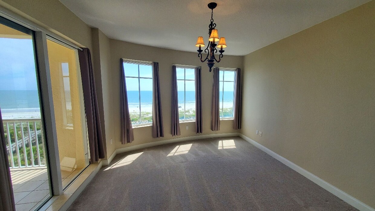 Foto principal - Beautiful 3 bedroom Oceanfront Condo for l...