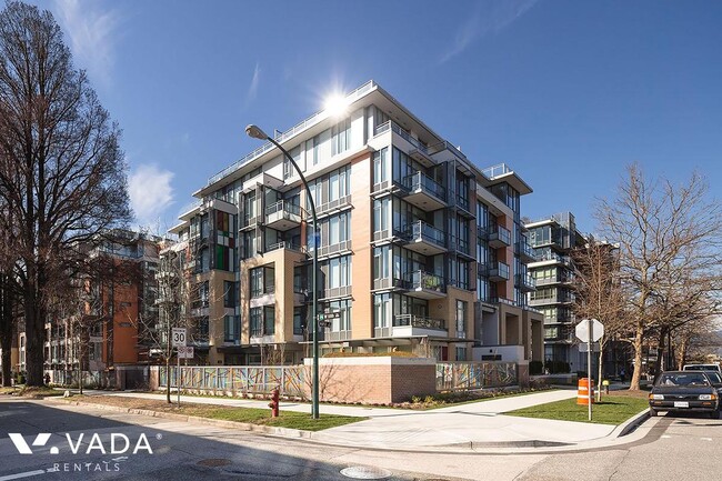 Building Photo - West 10th &amp; Maple Apartment For Rent 7...