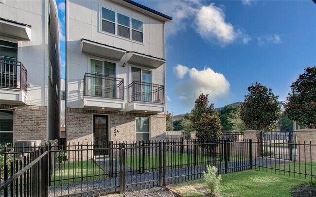 Foto del edificio - 1262 N Post Oak Rd