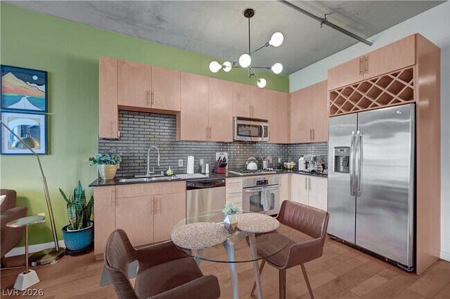 Building Photo - 353 E Bonneville Ave