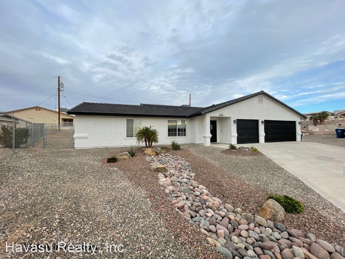 3 br, 2 bath House 1610 Arizona Court House Rental in Lake Havasu