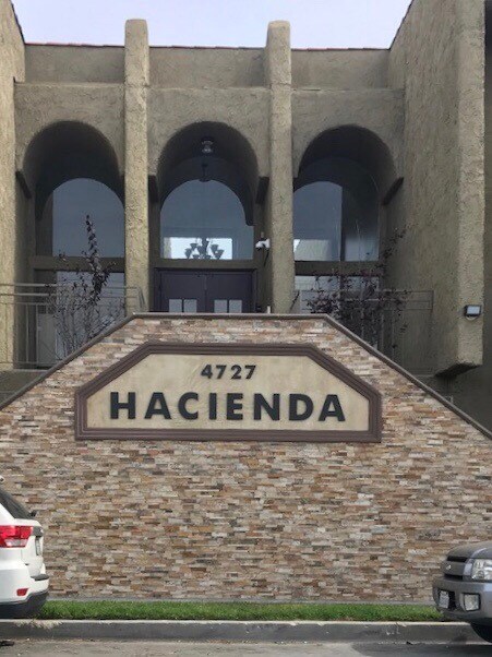 Entrada principal - 4727 W 147th St