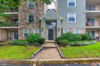 Building Photo - 702 Deer Run