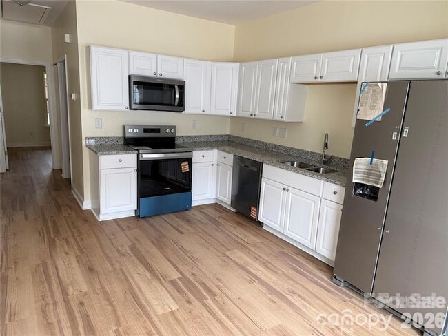 Foto del edificio - 7045 Somerset Springs Dr