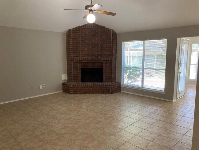 Building Photo - 16330 Salinas Ln