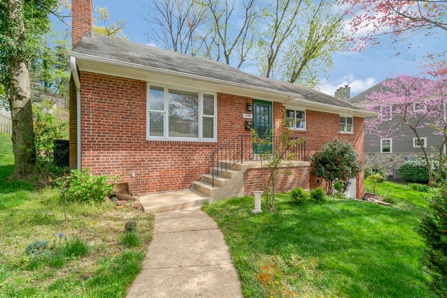 Foto del edificio - 3 BD 3 BA Mid-century Ranch in Arlington