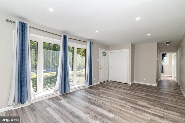 Foto del edificio - 400 E Main St