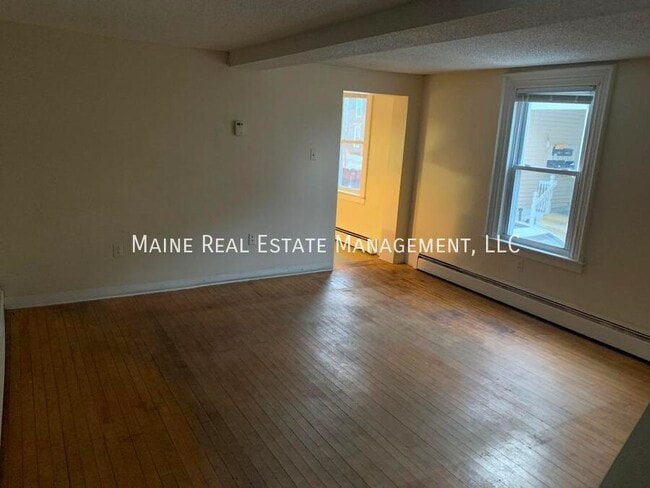 Building Photo - 15 Elm St