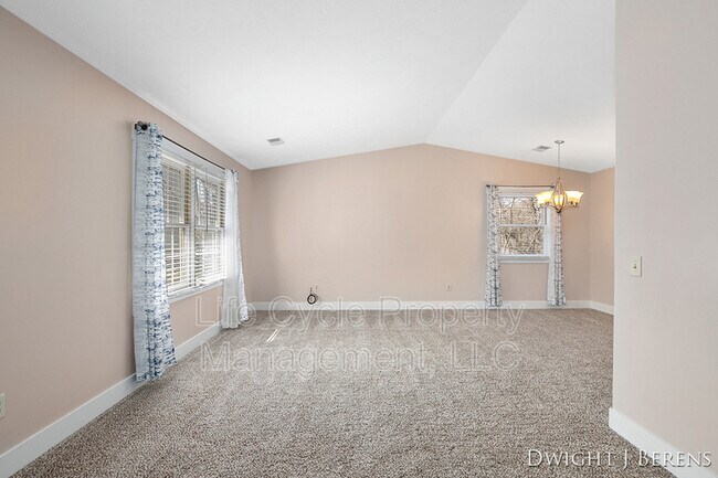 Foto del edificio - 6705 North Dr