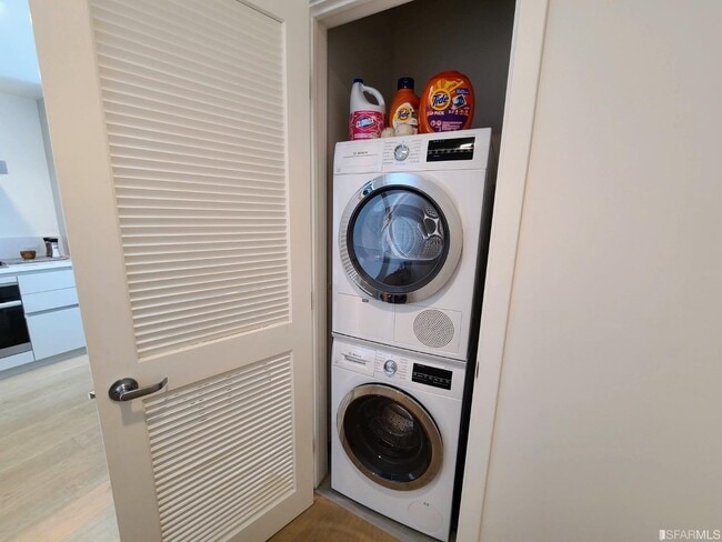 Building Photo - 1545 Pine St