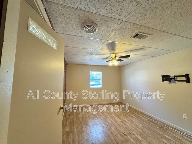 Building Photo - 446 SW Theresa Ct
