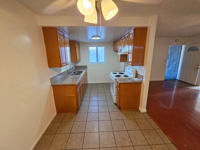 Foto del edificio - 2703 E 57th St