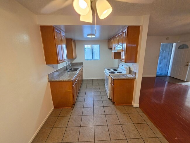 Building Photo - 2703 E 57th St