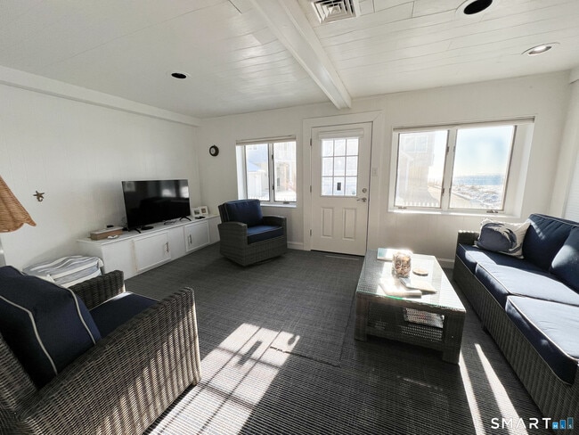 Foto del edificio - 54 Milesfield Ave