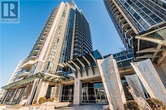 Building Photo - 5793-5793 Yonge St