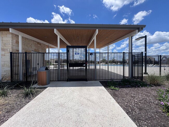 Foto del edificio - 4bd 2.5 ba in New Braunfels