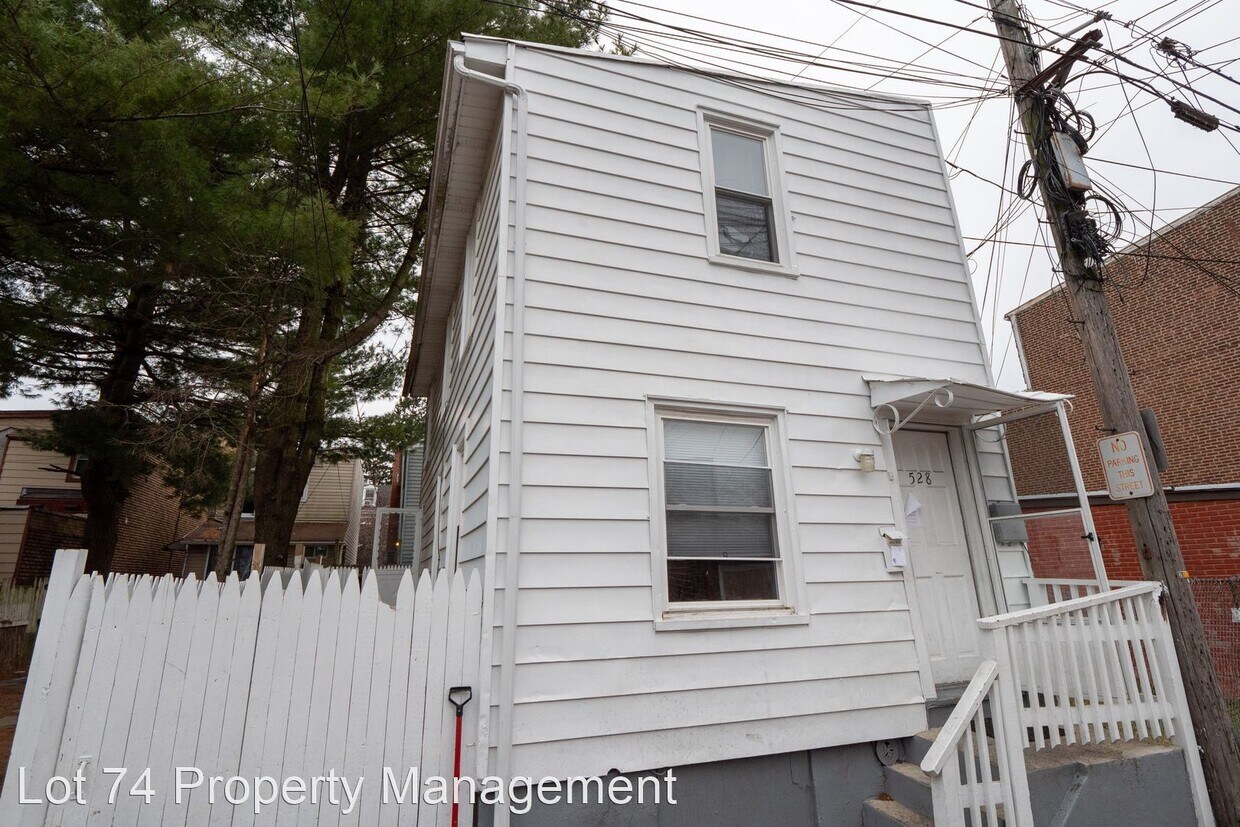 Foto principal - 3 br, 1 bath House - 528 N Nagle Street