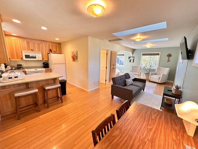 Building Photo - 1428 Crown Ave