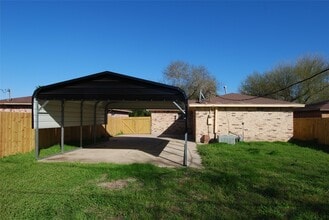 Building Photo - 4710 Pine St