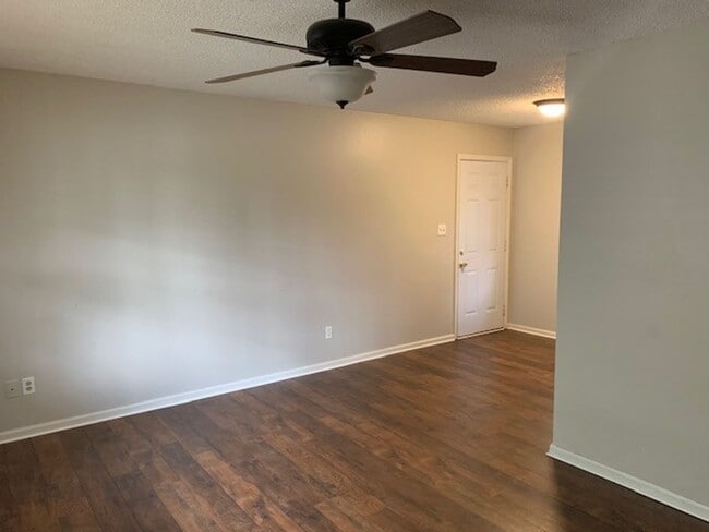 Building Photo - Darling Three Bedroom Home in Mount Holly NC!!