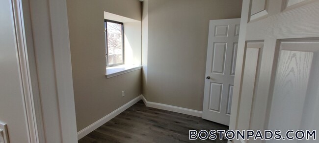 Building Photo - 191 N Common St