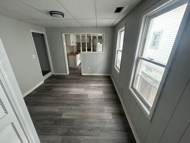 Building Photo - 535 Milton St