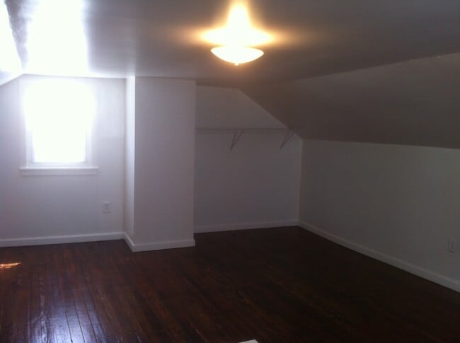 Building Photo - Available Now! 2 Bedroom on the Avenues! Y...