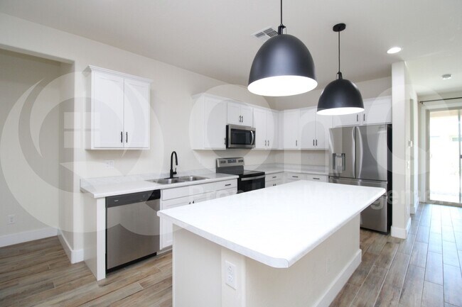 Building Photo - 17558 W Country Club Terrace