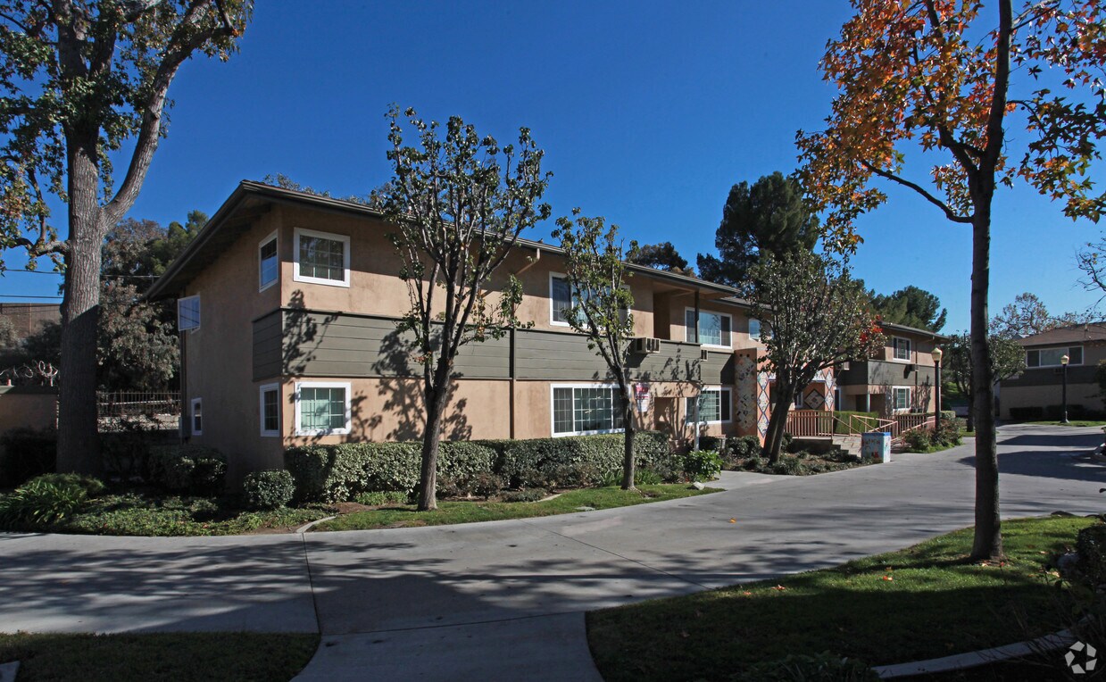 153 W Elmwood Ave, Burbank, CA 91502 Apartments in Burbank, CA