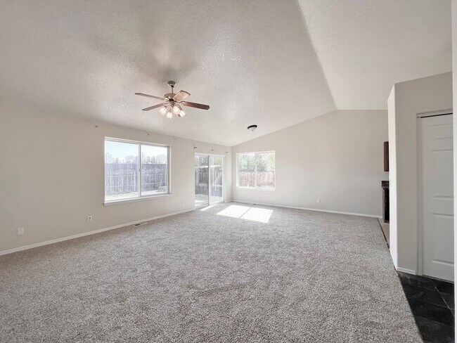 Foto del edificio - Just Reduced! 3 Bed 2 Bath home in Redmond