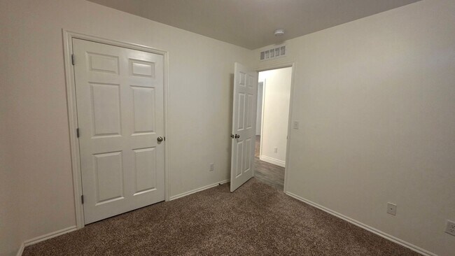 Foto del edificio - Moore Schools