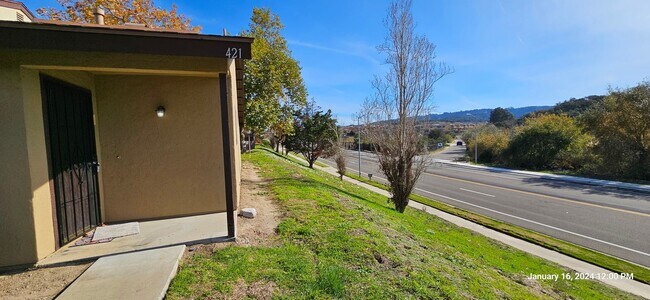 Foto del edificio - Orcutt Bluff's Single Story Condo with Det...