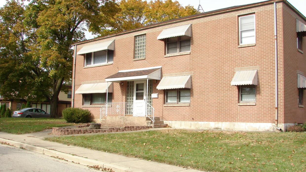 549 Mann Pl, Elgin, IL 60120 House Rental in Elgin, IL