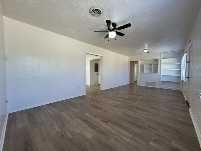 Foto del edificio - Solar Home, Modern Upgrades!