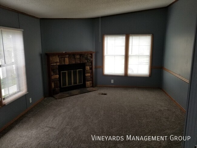 Building Photo - 1 month free rent