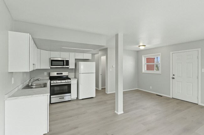 Building Photo - 141 Delmont Dr