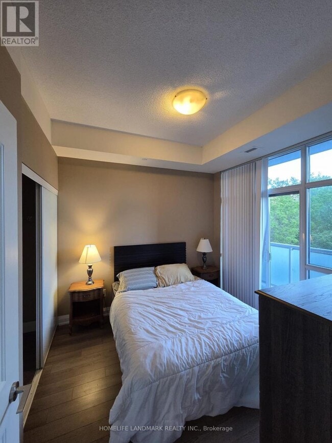 Photo du bâtiment - 8763 Bayview Ave