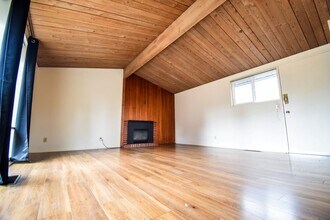 Building Photo - 102-108 NW 137th Ave