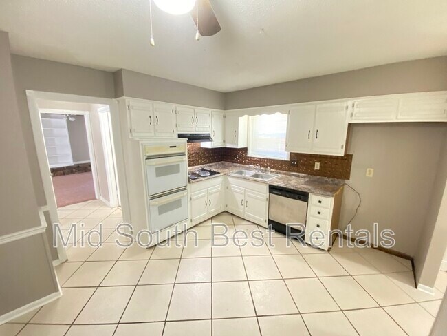 Building Photo - 5566 Tylertown Ave