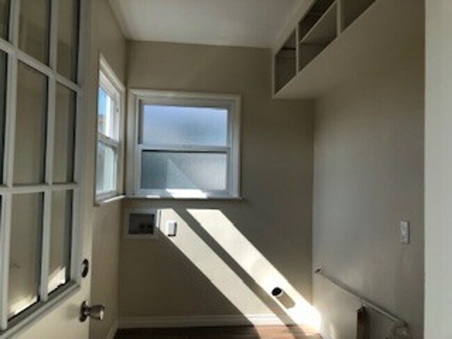 Building Photo - Available 11/5/24(Do Not Disturb Tenants) ...