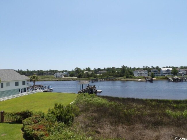 Building Photo - 4560 Greenbriar Dr