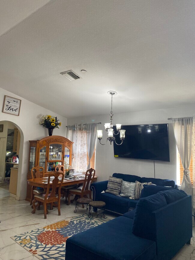 Building Photo - Homestead, FL 33033 3 Beds, 2.5 Bathrooms