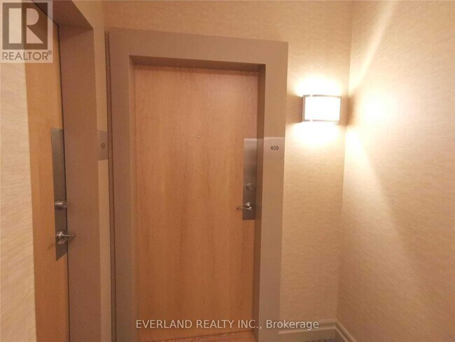 Building Photo - 8 Scollard St