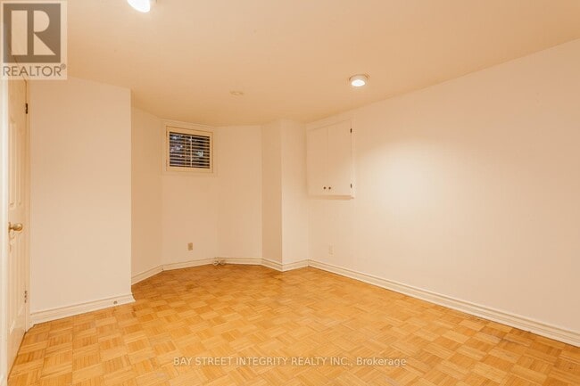 Building Photo - 261 Markham St