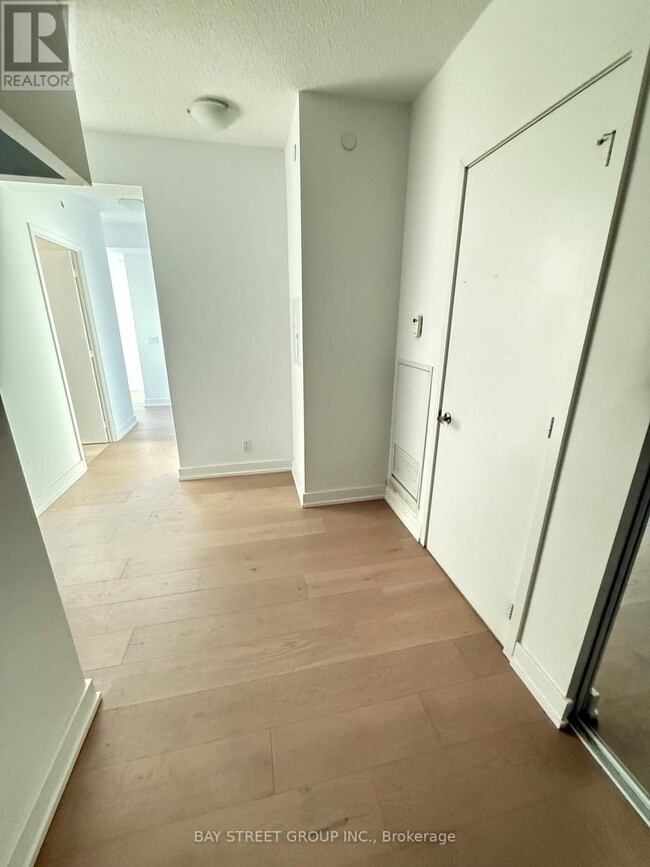 Building Photo - 5180 Yonge St