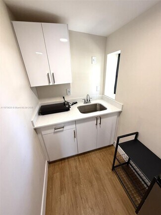 Building Photo - 750 S 61st Terrace