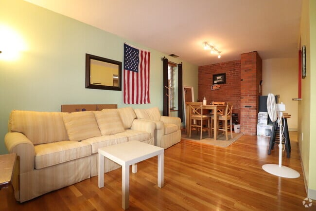 Building Photo - 96 Gainsborough St