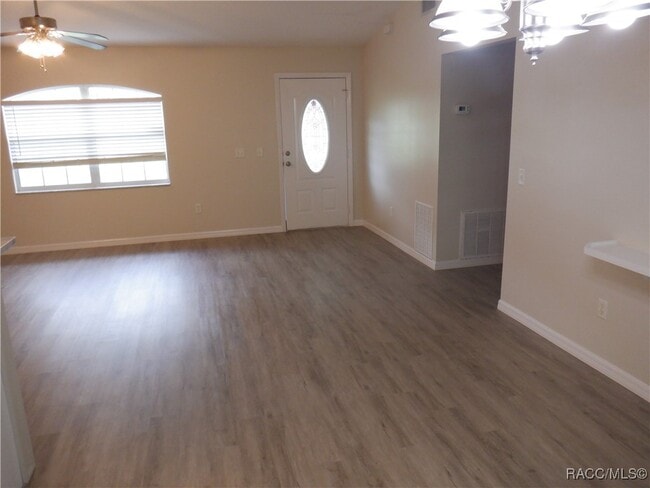 Building Photo - 621 Eden Dr