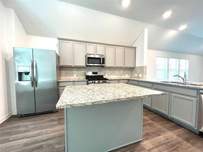 Building Photo - 3011 Azalea Pt