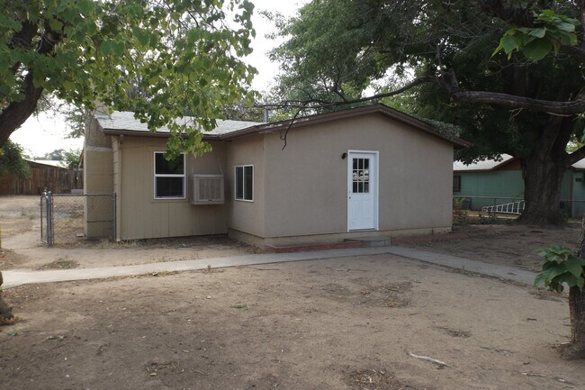 Building Photo - 3 Bedroom Home Ready to Rent